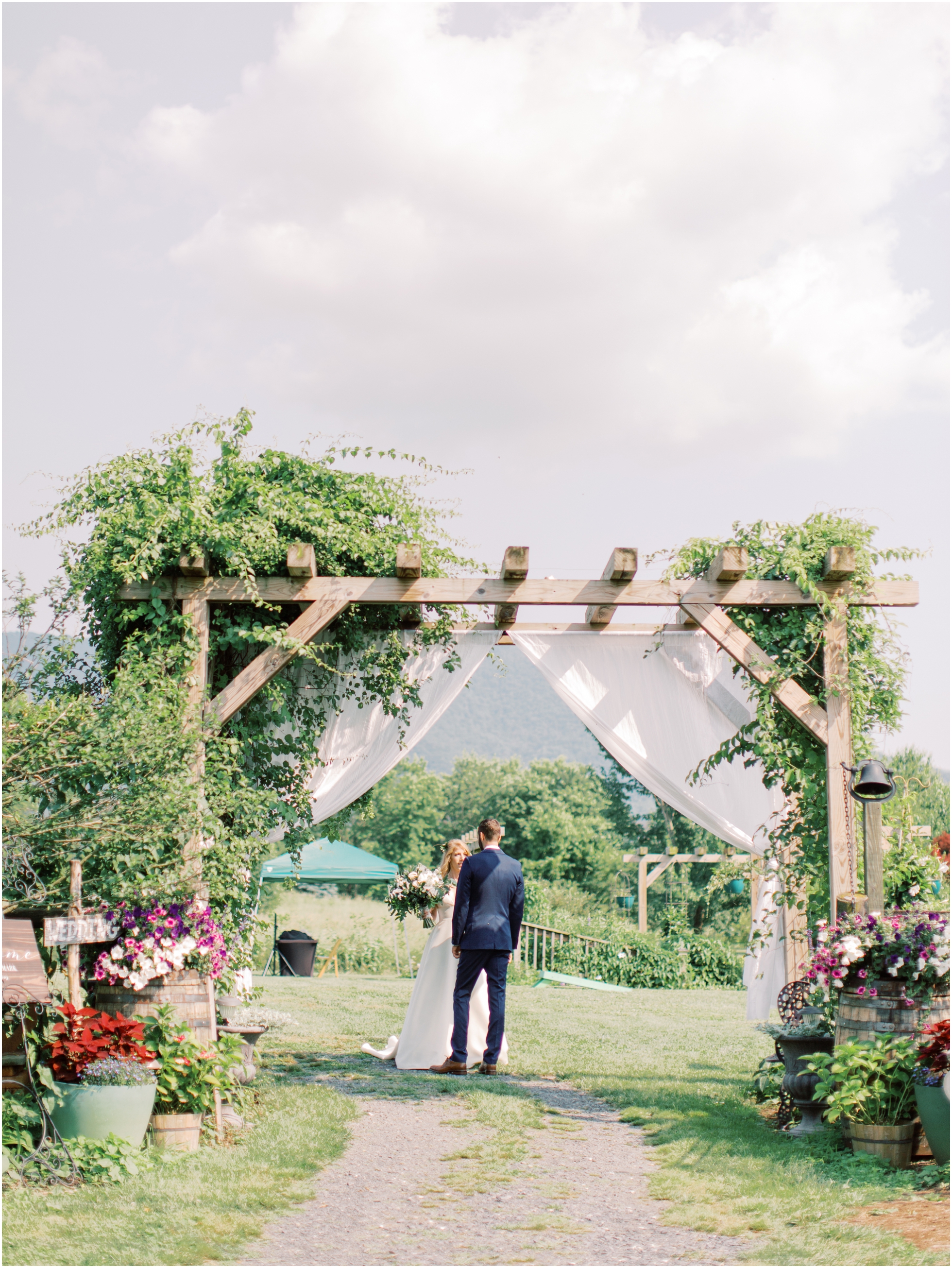 A Lush June Virginia Wedding that Perfectly Combines Elegance & Nature